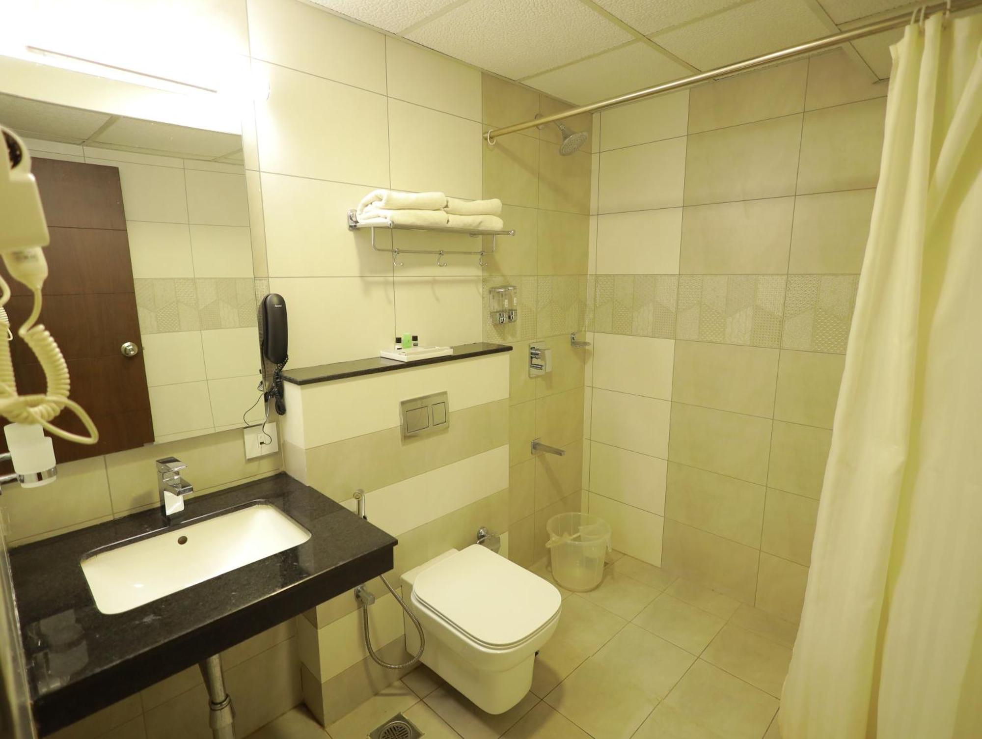 Arctic Hotel Kochi Dış mekan fotoğraf